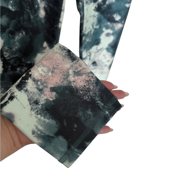 NWT Balance Collective Women’s Printed Leggings - Picture 3 of 8